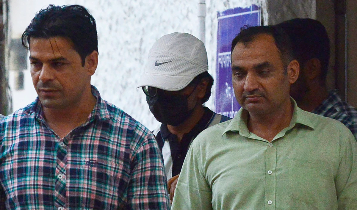 Alt News co-founder Mohammed Zubair (in white cap) is escorted by policemen at the Patiala House Court in New Delhi, India, on July 2, 2022. (AFP)