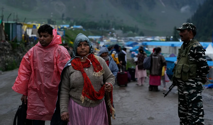An Indian soldier stands guard as Hindu pilgrims return back after the cloudburst at Baltal, 105 kilometers (65miles) northeast of Srinagar, Indian controlled Kashmir, July 9, 2022. (AP)
