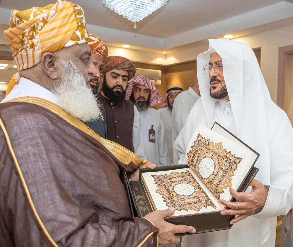 Saudi Islamic minister meets Pakistani cleric in Mina