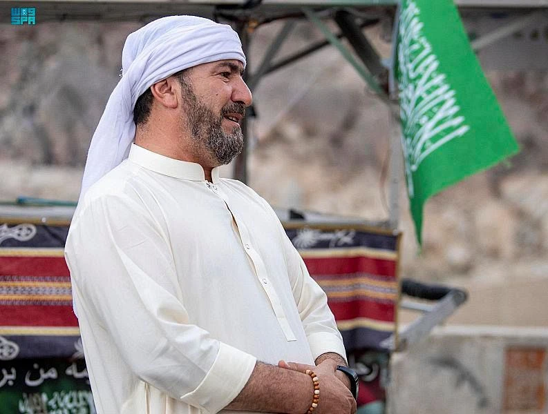 Saudi minister receives British Hajj pilgrim who walked to Makkah