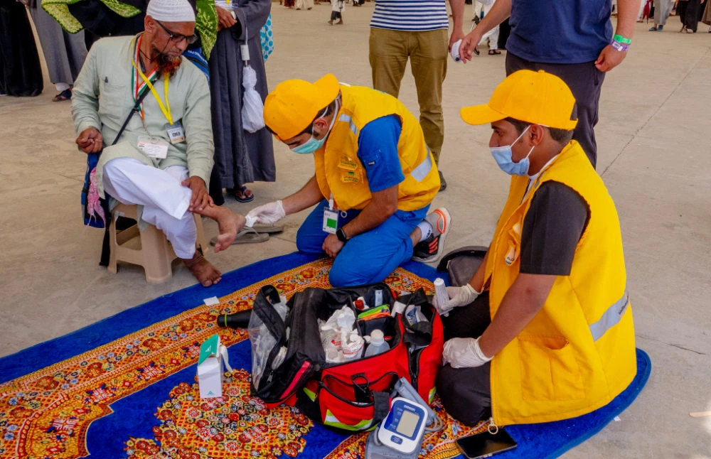 Young Saudi medical volunteers step up to treat Hajj pilgrims