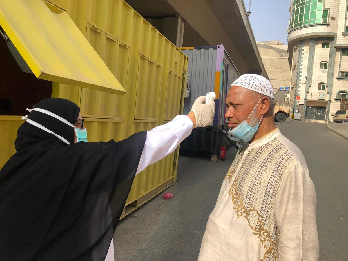Dr Samiha Sinan volunteers by providing medical care to injured pilgrims at the Grand Mosque. (Supplied)