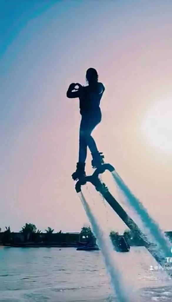 Flyboarding activities attract females to Jeddah beach