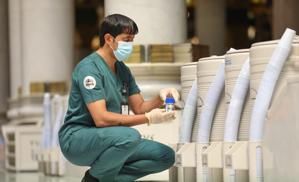 60 samples of Zamzam water analyzed daily at Prophet’s Mosque to ensure safety