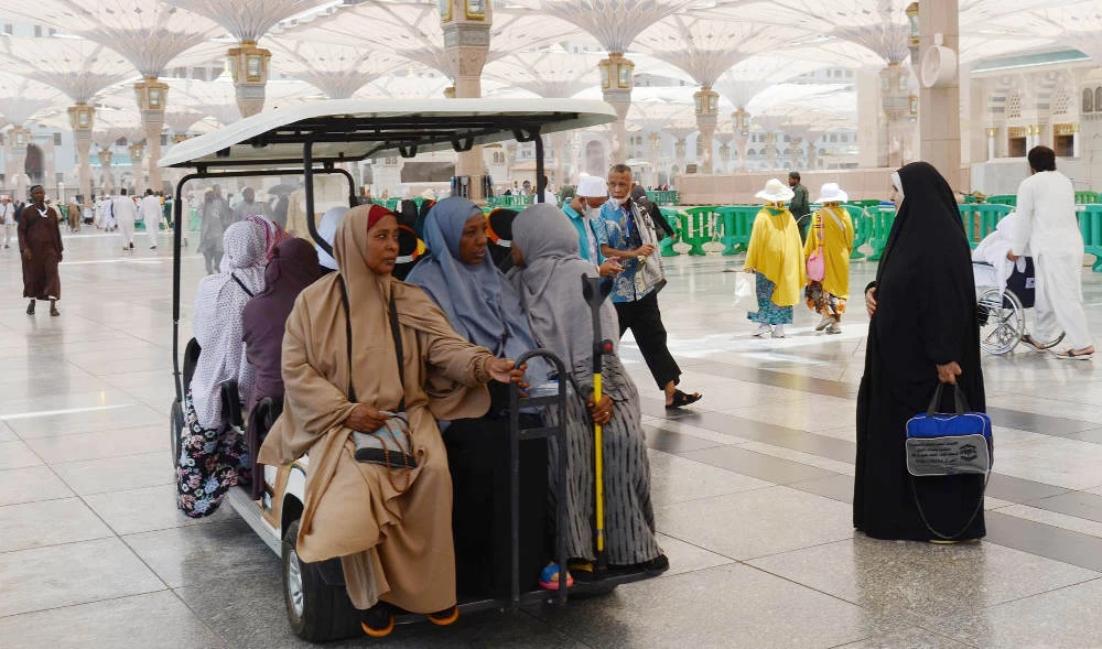 A specialized team prepares and maintains the carts and wheelchairs daily. (SPA)
