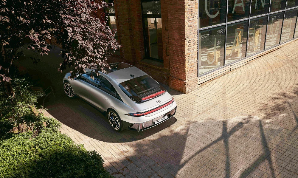 The Ioniq 6 electrified streamliner’s array of advanced technologies, personalized space and features and extended range redefine the boundaries of electric mobility.