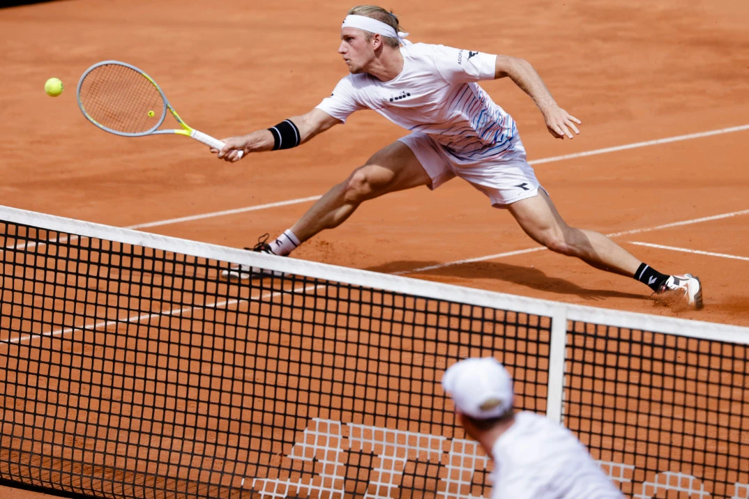 Khachanov, Krejcikova win opening matches in Hamburg