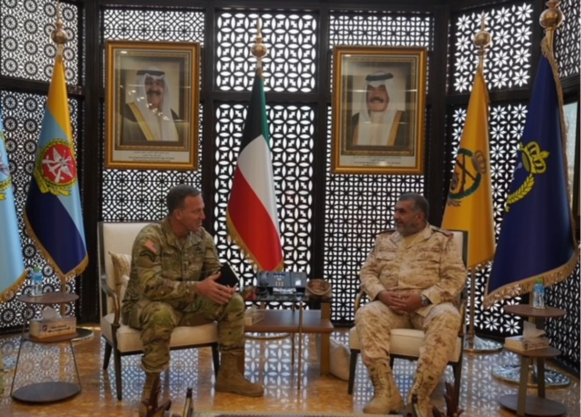Kuwait Armed Forces Chief of the General Staff meets with the US Central Command. (Kuwait News Agency)