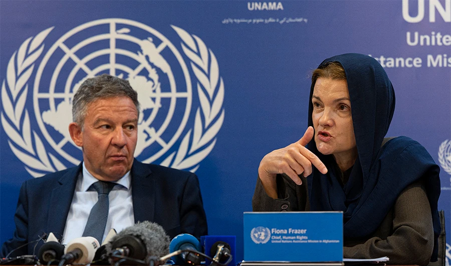 Fiona Frazer, Chief Human right United Nations assistance Mission in Afghanistan (R) speaks next to Markus Potzel, acting head of (UNAMA) United Nations Assistance Mission in Afghanistan during a press conference in Kabul on July 20, 2022. (AFP)