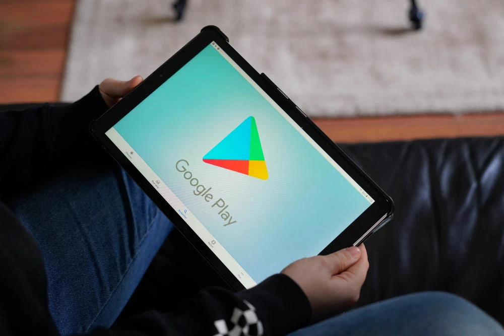 Google faces $1 bln UK trial over app store pricing