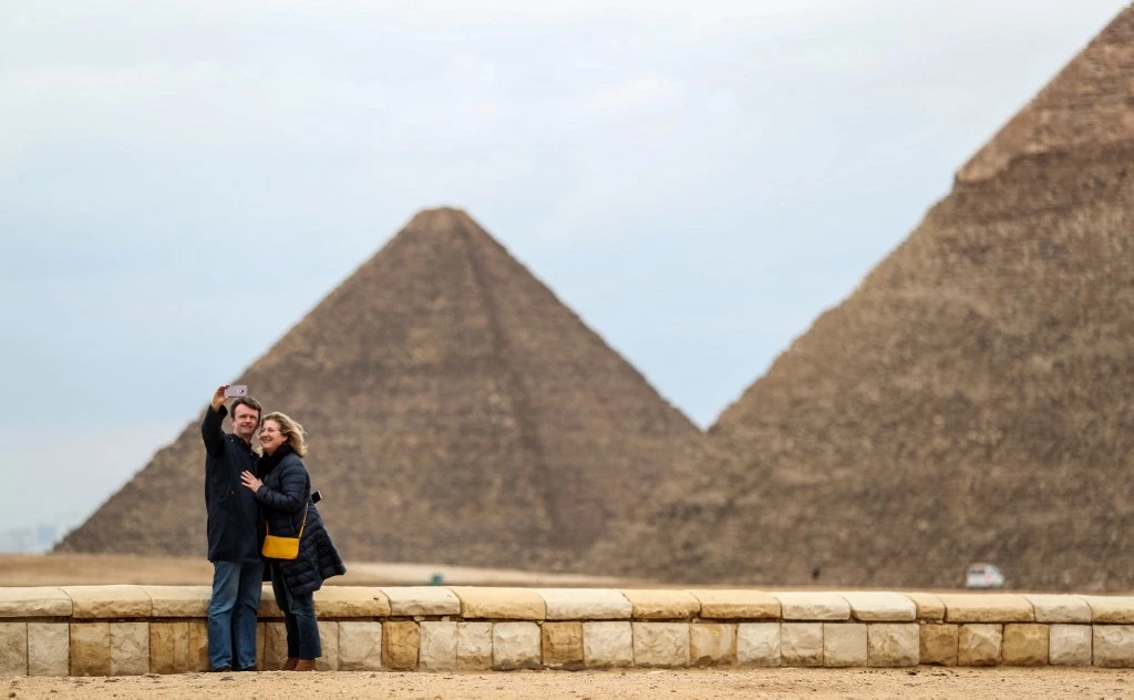 He said the number of tourists in Egypt in the last quarter of 2021 was the same as in the same period in 2019. (File/AFP)