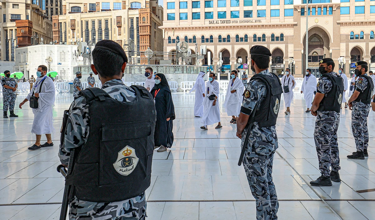 Saudi security forces stand guard as pilgrims arrive at the Grand mosque in Makkah on July 17, 2021. (AFP/File)
