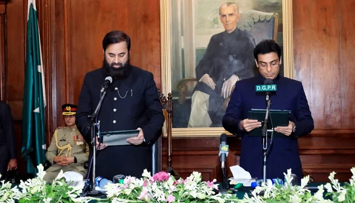 Chief Minister Hamza Shahbaz (R) Friday morning took his oath as Punjab's new chief minister. (Governor of Punjab's Office)