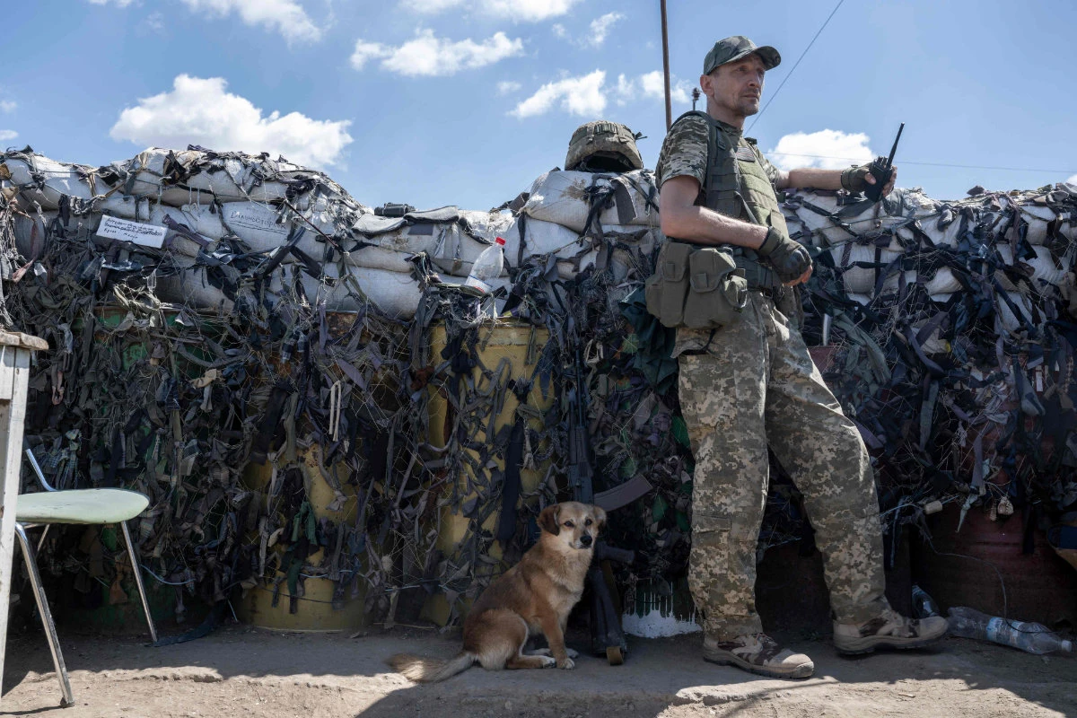 Tell us where Russian troops are living, Ukraine tells citizens in key region