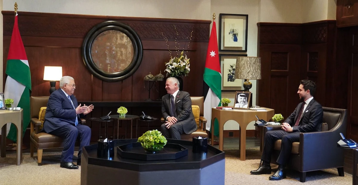 Jordan’s King Abdullah II and Crown Prince Hussein bin Abdullah meet with Palestinian President Mahmoud Abbas on Sunday. (Jordan News Agency)
