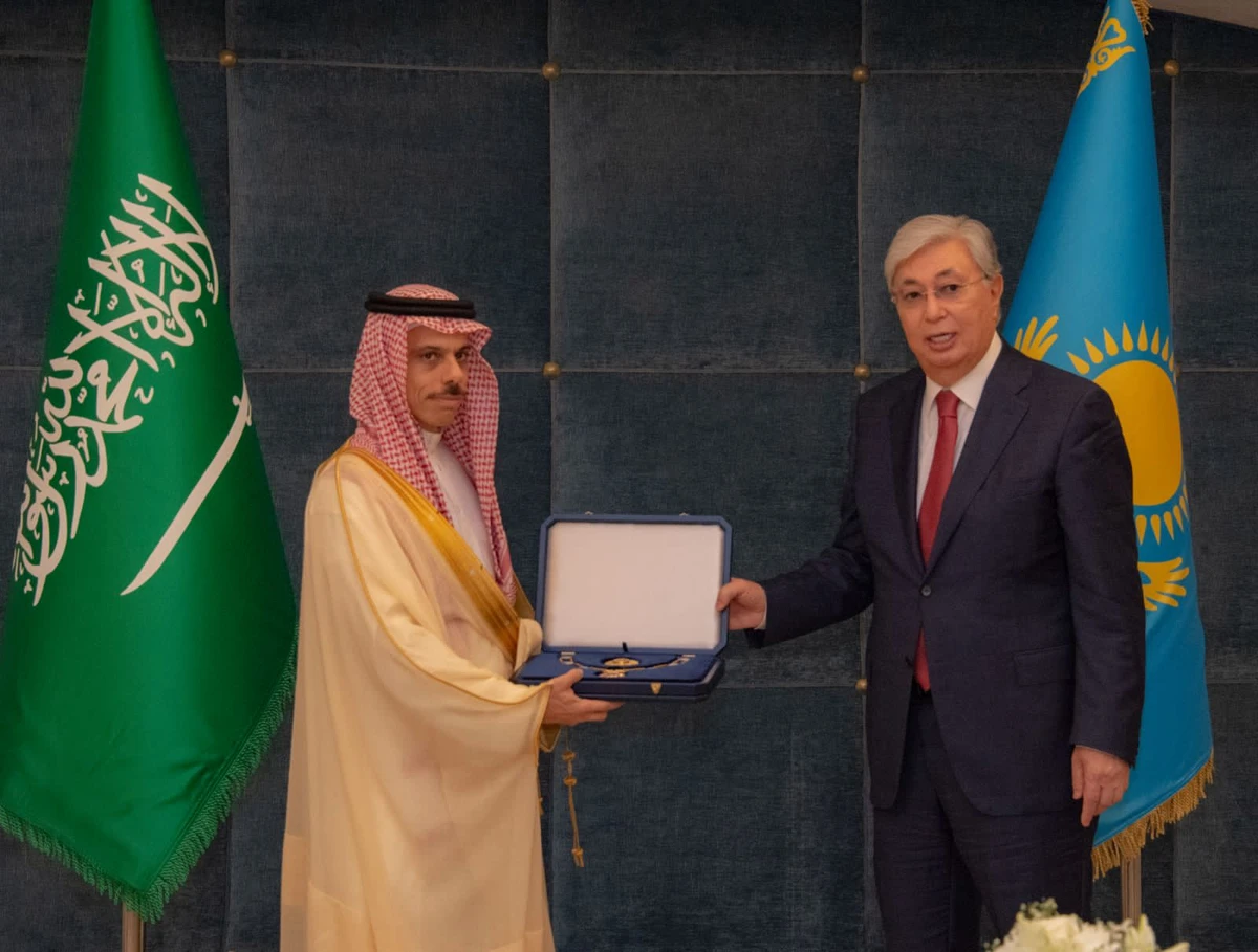 Prince Faisal bin Farhan receives Kazakhstan’s highest award on behalf of King Salman. (SPA)