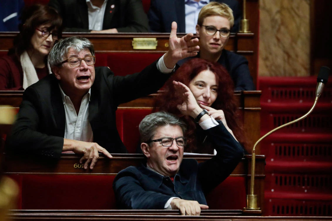 French MPs in knots over parliament tie-wearing