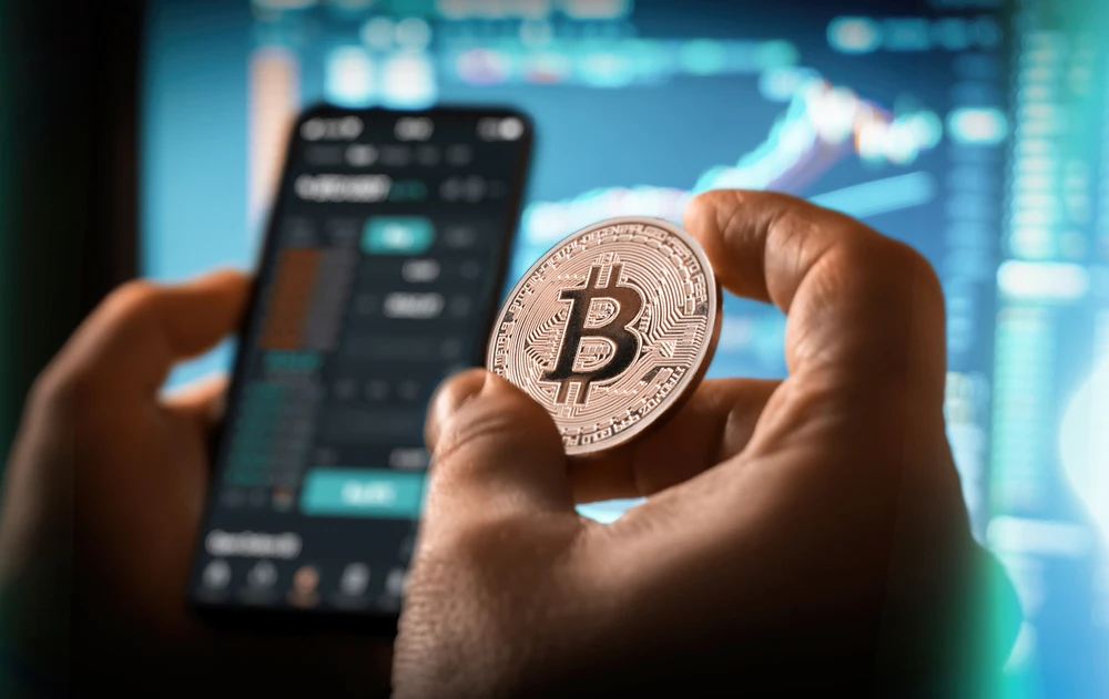 Crypto Moves — Bitcoin and Ethereum fall; Credit cards not for crypto transactions; Huobi approved for Dubai operation