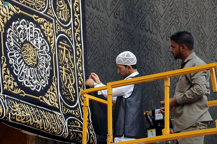 Workers maintain the Kaaba at the Grand Mosque in Makkah. (SPA)