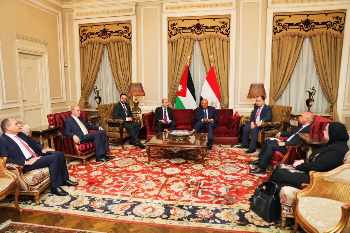 A Jordanian delegation including Foreign Minister Ayman Safadi is received by his Egyptian counterpart Sameh Shoukry in Cairo on Sunday. (@MfaEgypt)
