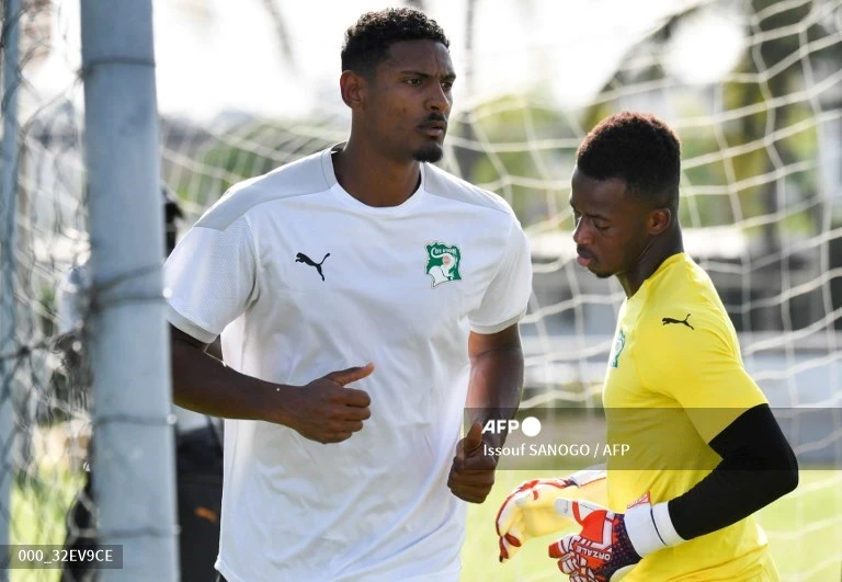 Dortmund striker Haller has operation after tumor found