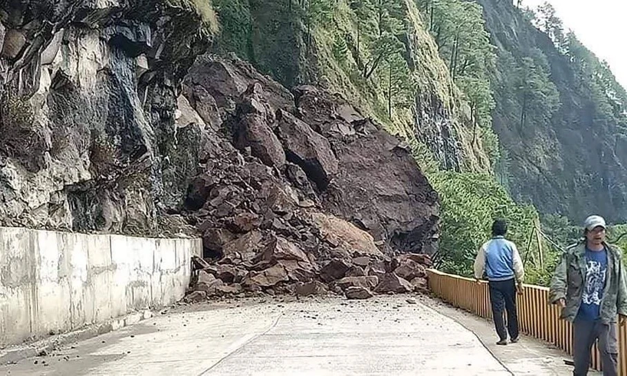 Halsema Highway in the Municipality of Bontoc, Mountain Province, is blocked following a landslide, after a 7.0-magnitude earthquake hit the northern Philippines, July 27, 2022. (AFP)