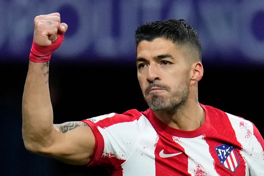 Luis Suarez signs short-term deal to rejoin boyhood club Nacional