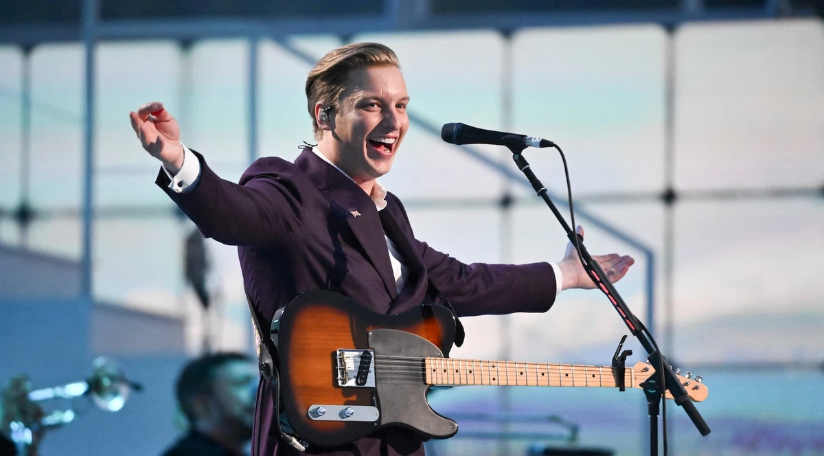 British singer and songwriter George Ezra will perform on Oct. 21. (AFP)
