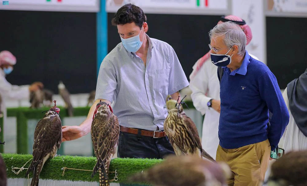 Saudi Falcons Club to host international exhibition, auction