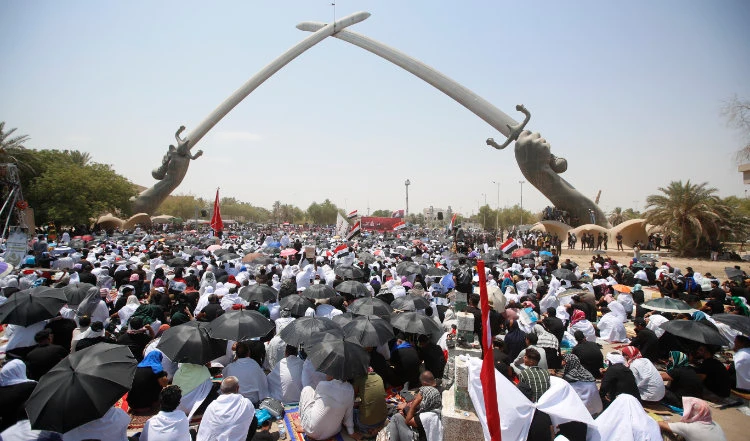 Followers of Shiite cleric Muqtada al-Sadr gather during an open-air Friday prayers in Baghdad, Iraq, Friday, Aug. 5, 2022. (AP)