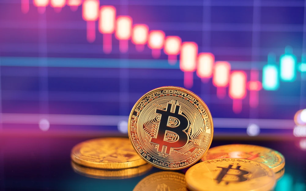 Crypto Moves – Bitcoin and Ethereum fall; 11 individuals charged for crypto Ponzi scheme