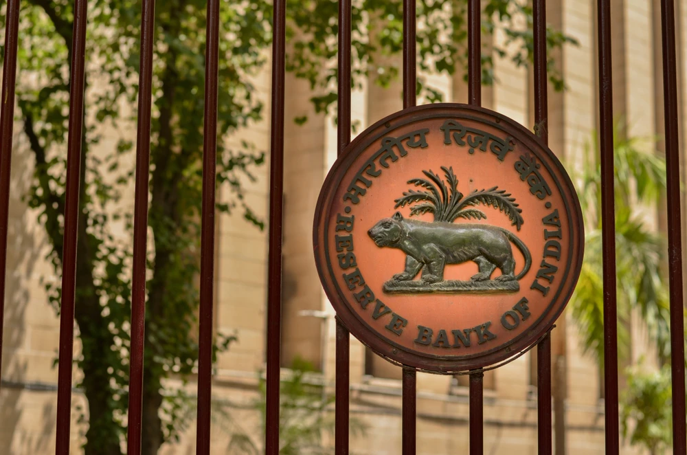 India In-Focus — Shares fall; 1-5-year OIS spread drops to 29-month low; SpiceJet clears dues