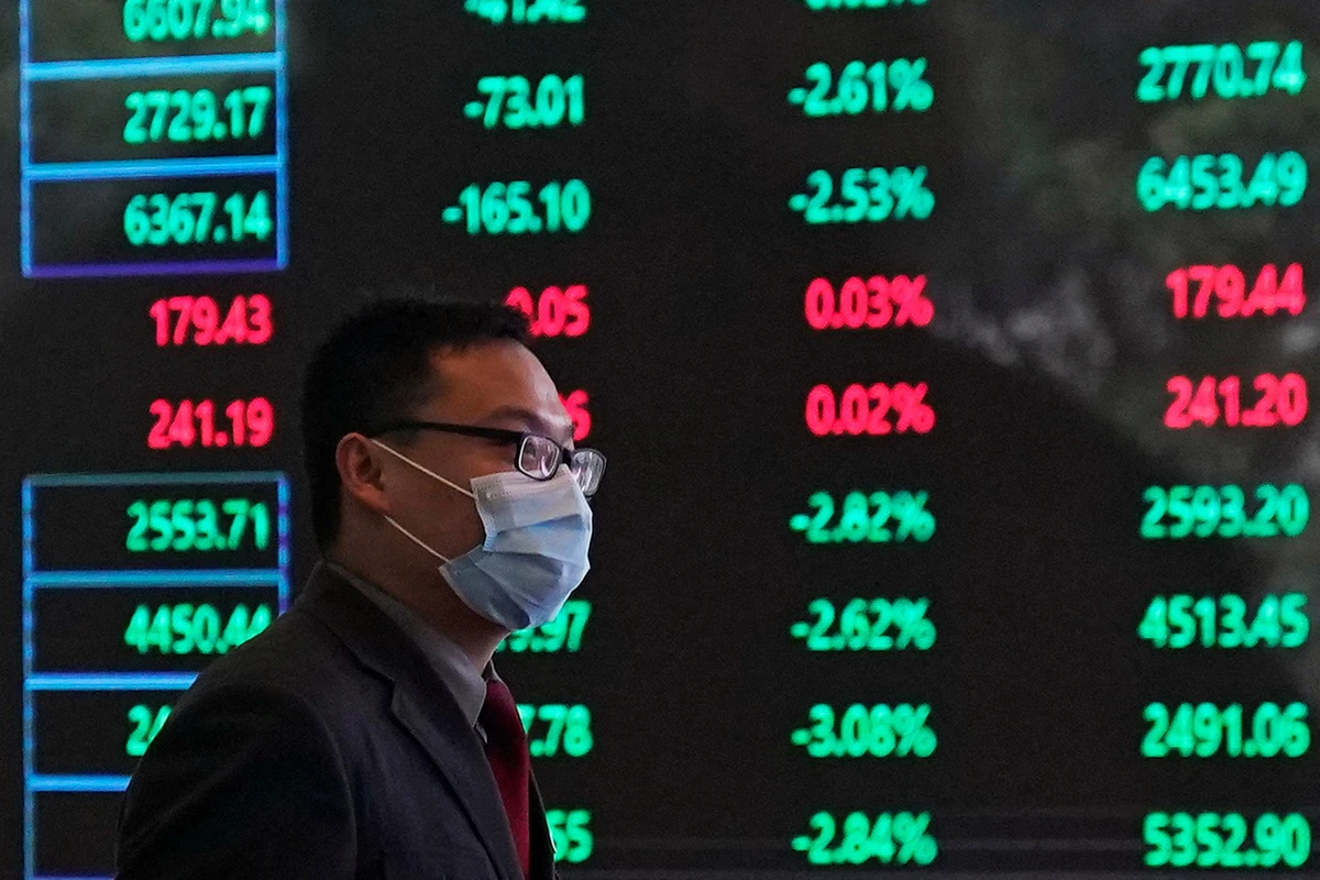 China In-Focus — Stocks fall; yuan hits 11-week low ahead of Pelosi’s expected Taiwan visit