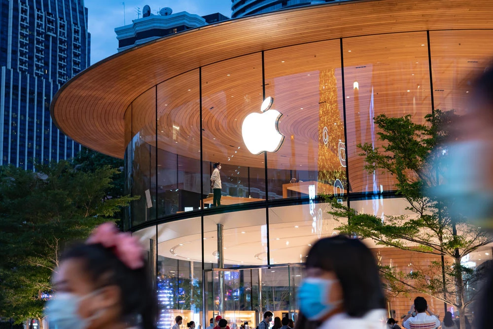 Apple drops mask requirements for most of its corporate workers