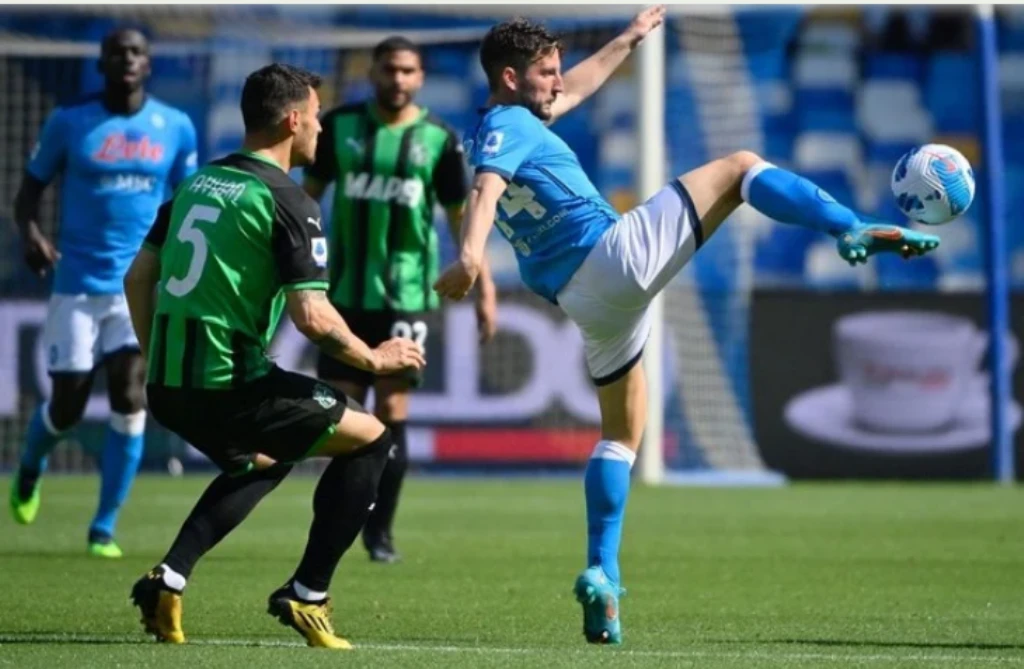 Napoli will only sign new African or South American players if they agree to skip competitions with their national teams, said the Serie A club's president Aurelio de Laurentiis. (AFP)