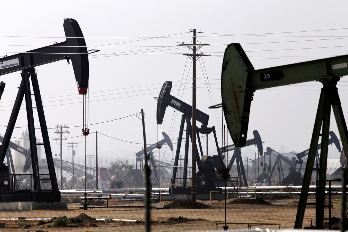 Oil falls 4%, pressured by surprise US crude, gasoline build