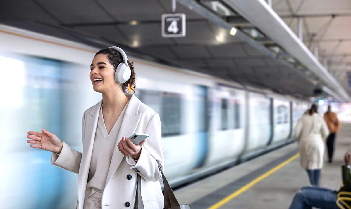 Sony is developing multiple technologies that allow users to enjoy high-resolution sound through a range of experiences — be it while relaxing at home or traveling in trains.
