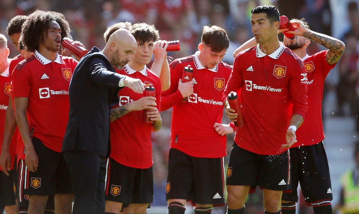 Manchester United manager Erik ten Hag speaks with Alejandro Garnacho and Cristiano Ronaldo during a drinks break in the pre-season friendly between Manchester United and Rayo Vallecano at Old Trafford on July 31, 2022. (Reuters)