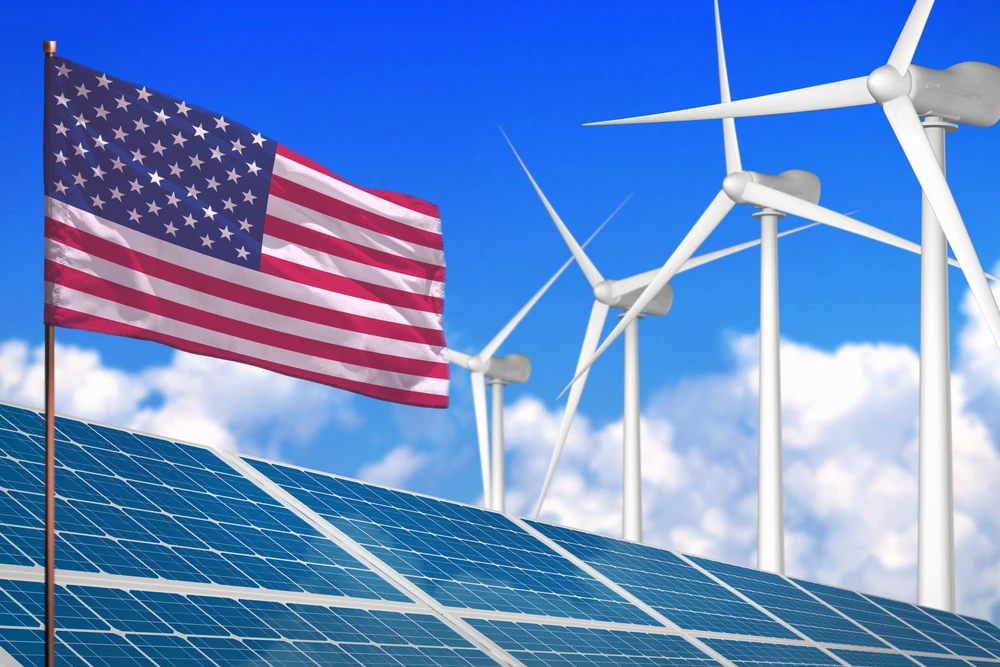 US developers are planning to add 29GW of new electric generating capacity during the second half of 2022, with nearly half of it from solar. (Shutterstock)