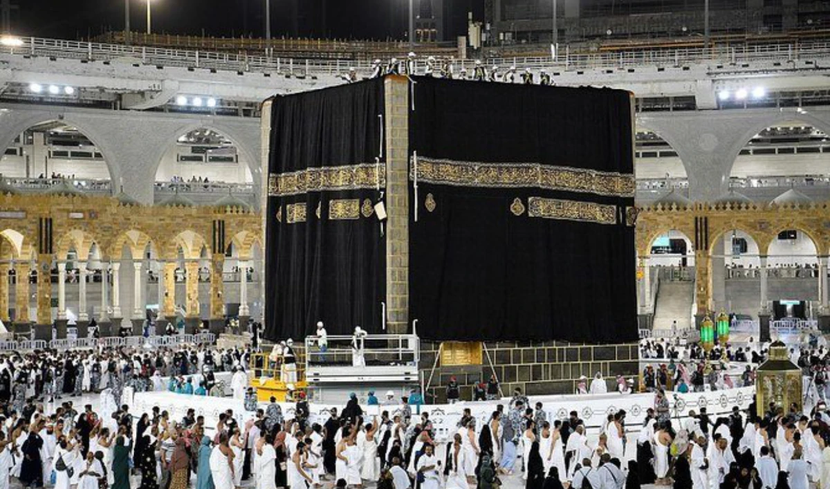 Sudan pilgrims delegation visits Kiswa complex