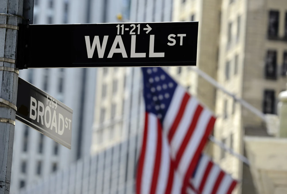 Wall Street set to fall as solid jobs data fuels rate hike worries
