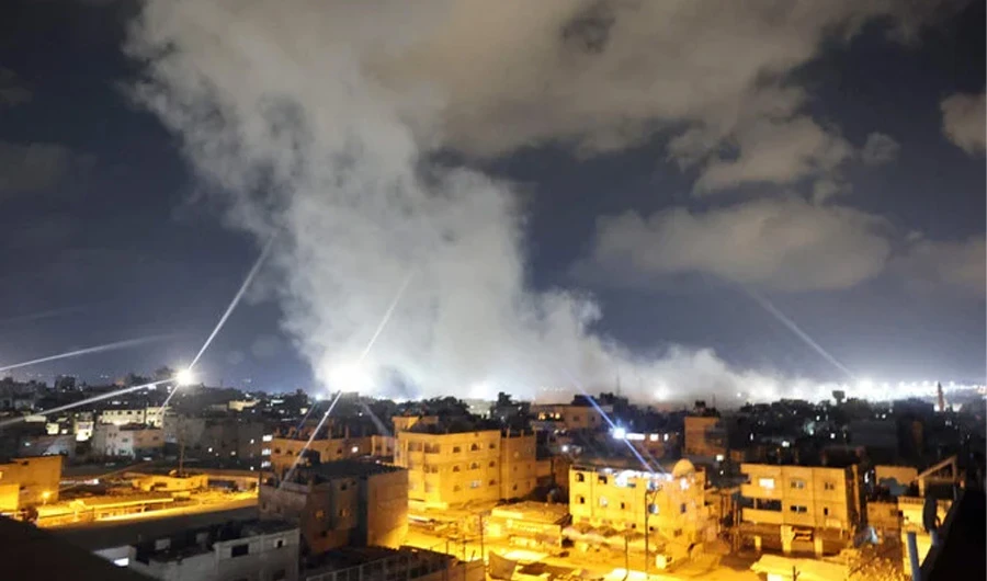 Smoke billows from the site of a reported Israeli strike in Rafah in the southern Gaza Strip on August 6, 2022. (AFP)