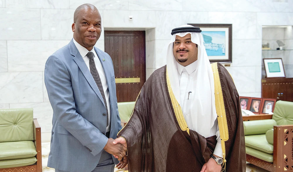 Riyadh’s acting governor receives South African ambassador