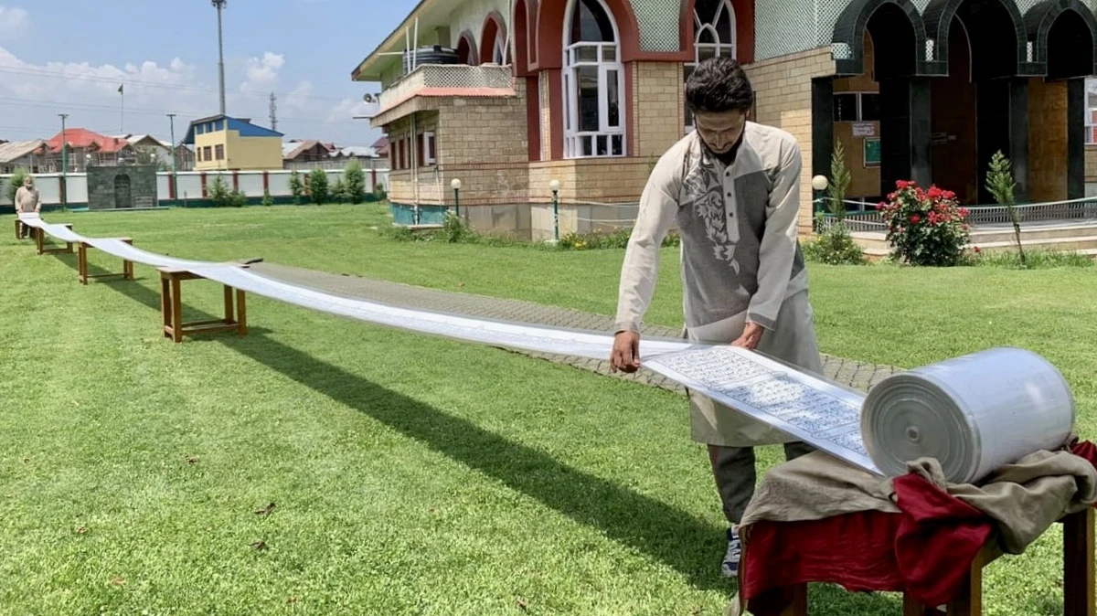 Kashmiri calligrapher sets record with 500-meter Qur’an, hopes to display in Middle East