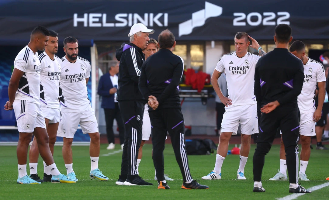 Real Madrid coach Carlo Ancelotti with his players during training on Tuesday for the UEFA Super Cup clash against Eintracht Frankfurt at Helsinki Olympic Stadium. (Reuters)