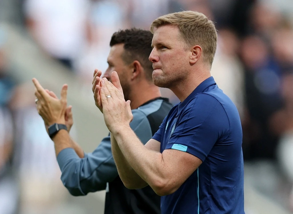 Newcastle United manager Eddie Howe applauds fans after their Premier League match against Nottingham Forest at St. James’ Park, Newcastle on August 6, 2022. (Reuters)