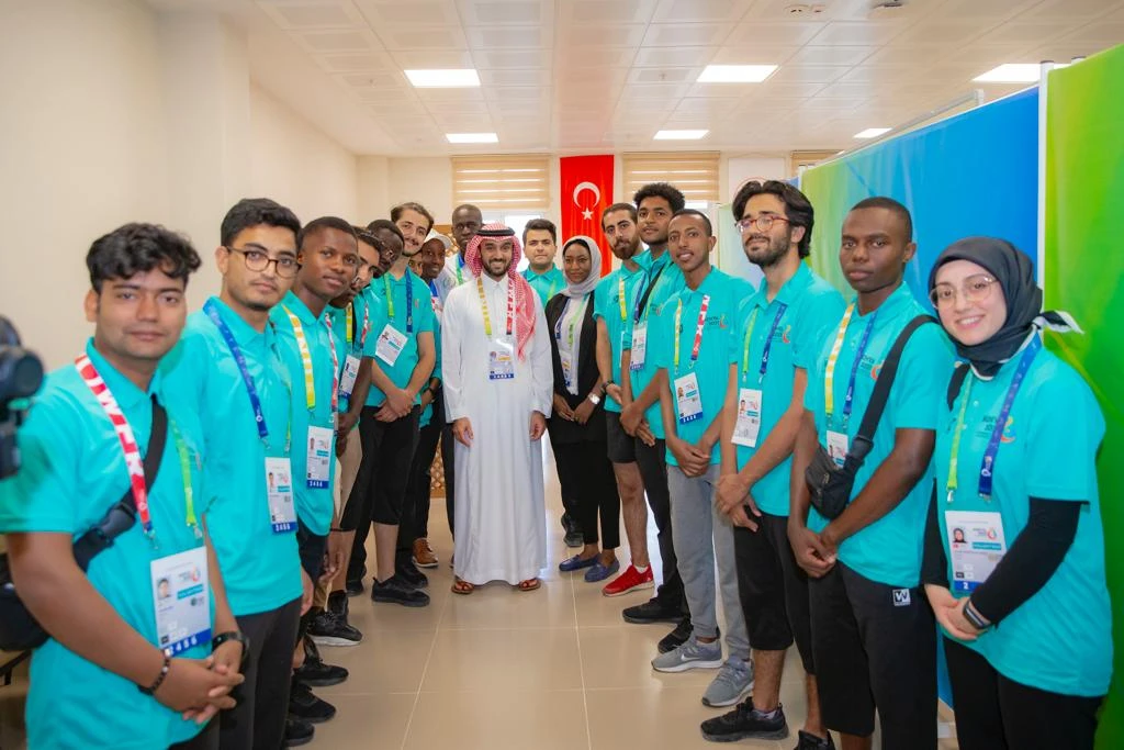 Saudi Sports Minister Prince Abdulaziz bin Turki Al-Faisal supports Saudi athletes representing the Kingdom in the 5th Islamic Solidarity Games in Turkey. (Twitter: @issfsa)