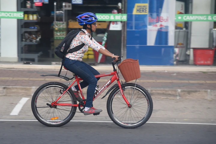 A woman commutes by bike in Colombo, Sri Lanka, June 27, 2022. (AN photo)