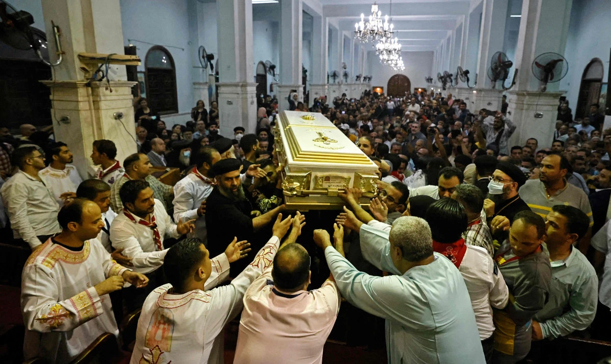 Egyptians mourn 41 killed in Cairo Coptic church fire