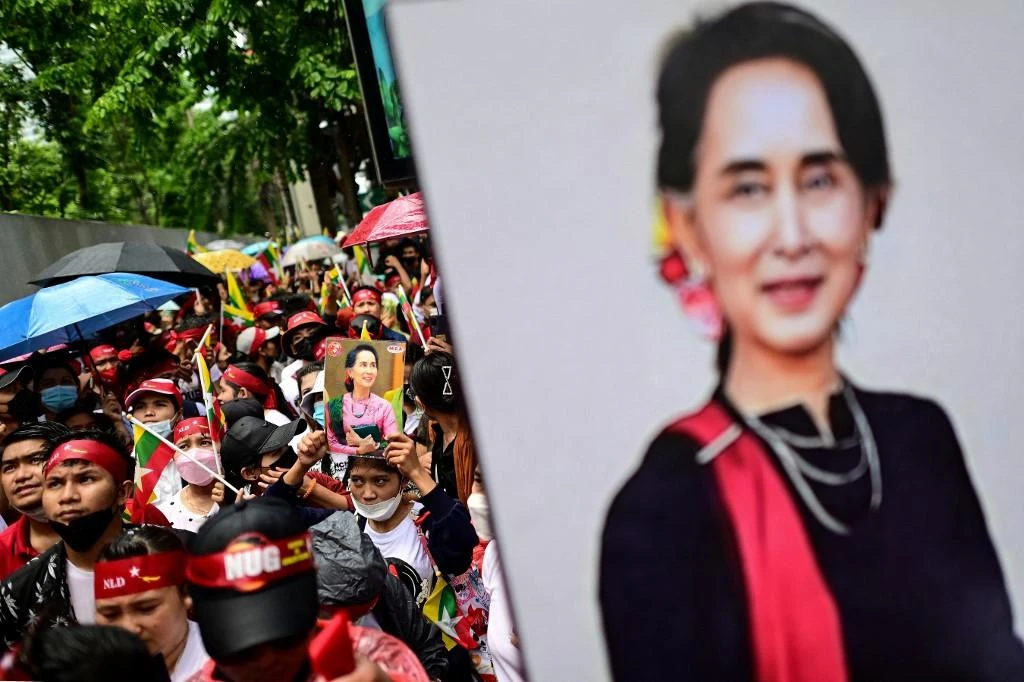 Supporters of detained Myanmar civilian leader Aung San Suu Kyi demonstrate outside the Myanmar Embassy in Bangkok on July 26, 2022. (AFP)